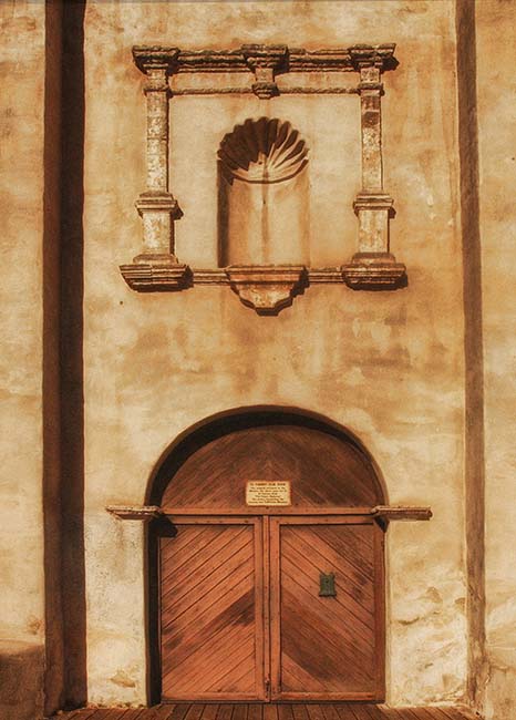 San Gabriel Arcángel Side Door Entrance