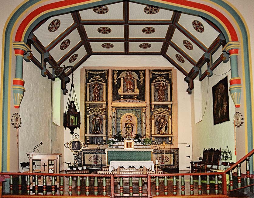San Gabriel Arcángel Church Altar